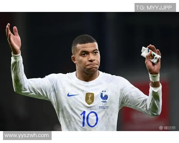 足球明星遭遇尴尬瞬间被掏蛋引发热议网友纷纷调侃评论不断